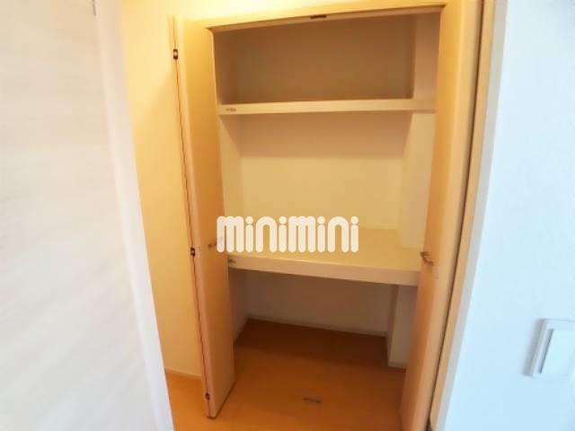 ����17