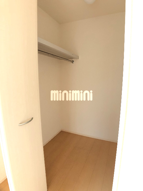 ����4