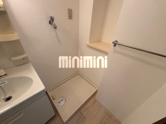����17