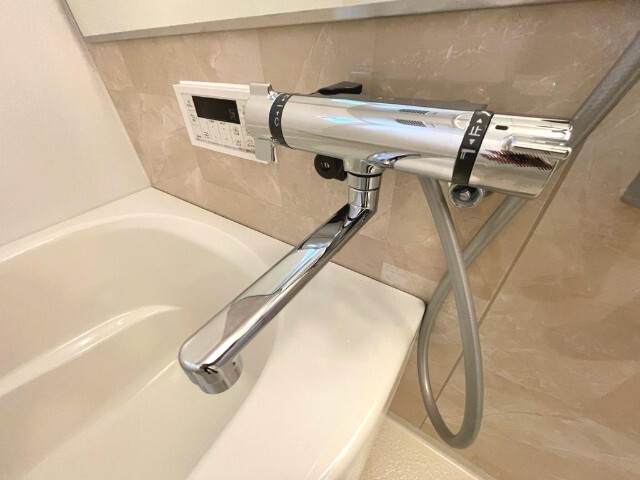 ����15