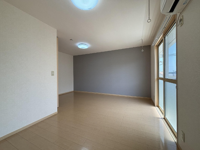 ����15