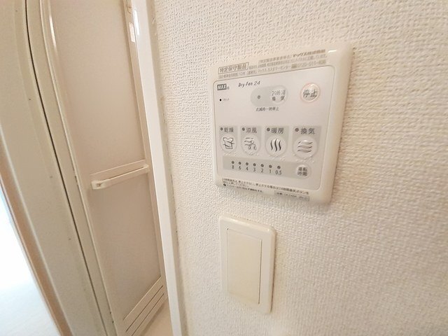 ����8