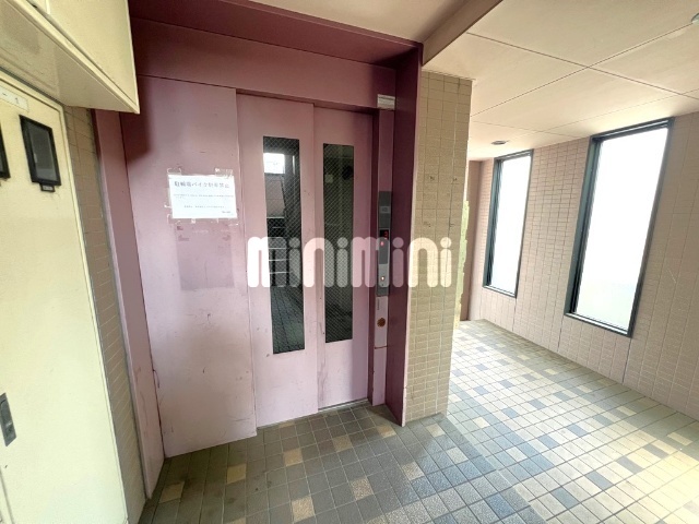����18