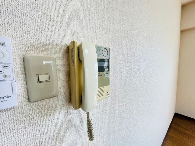 ����11