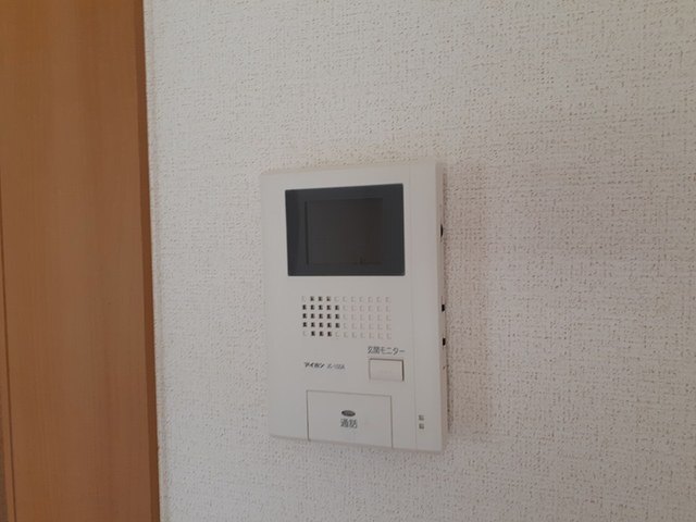 ����12