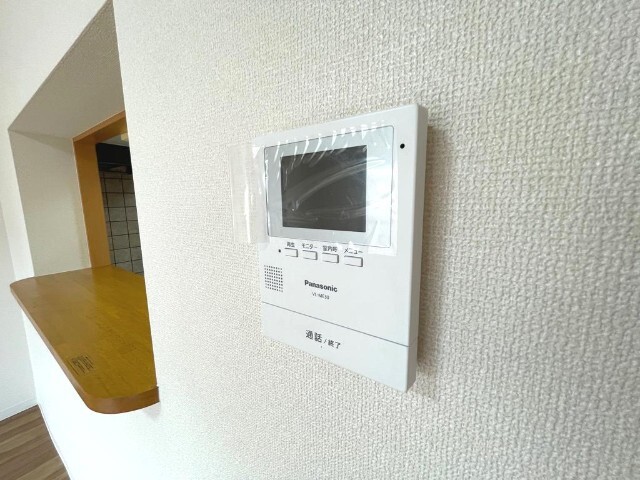 ����10