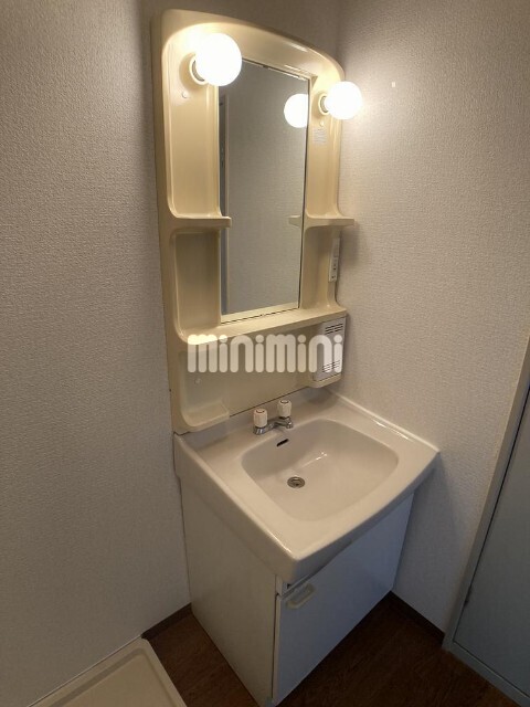 ����4