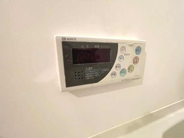 ����15