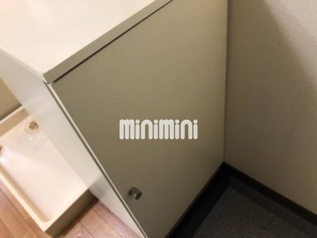 ����9