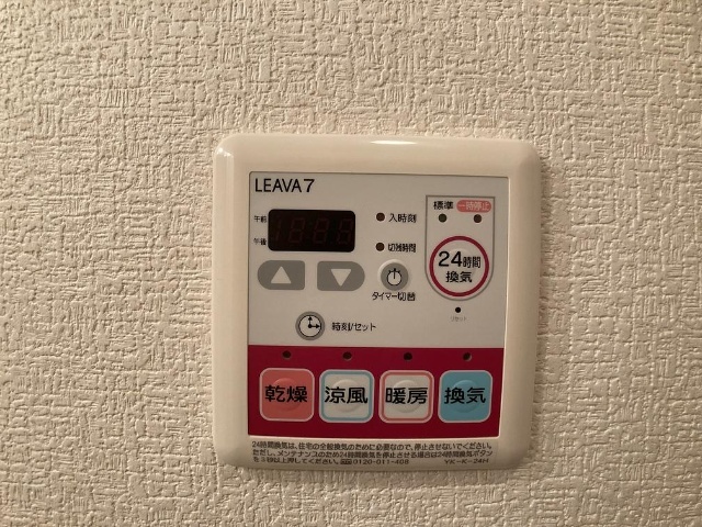 ����15