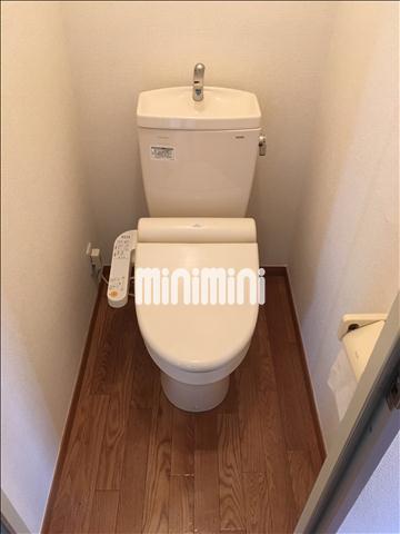 ����4