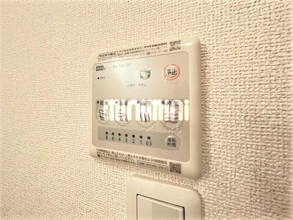 ����18