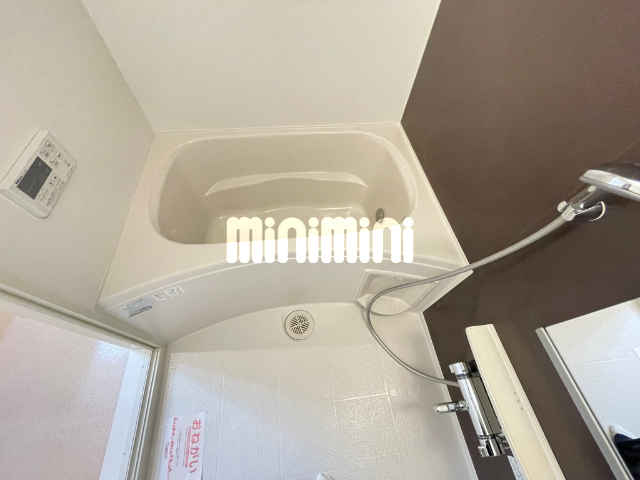 ����15