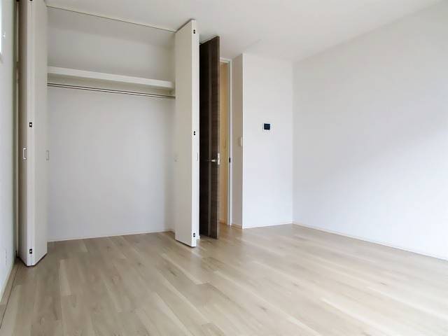 ����8