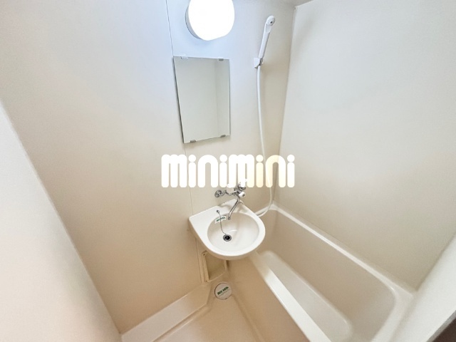 ����4