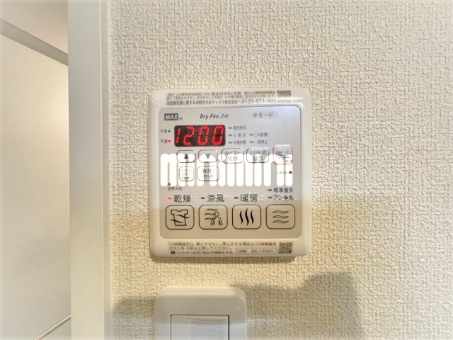 ����23