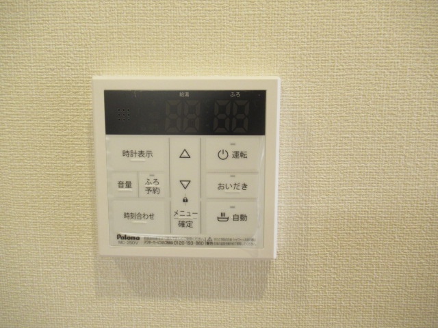 ����12