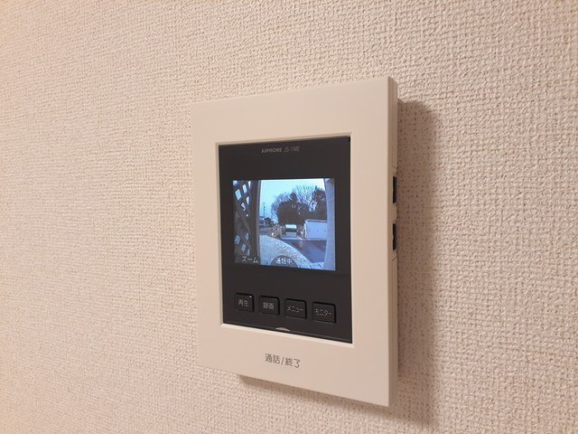 ����9