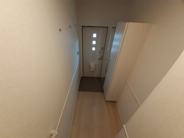 ����9