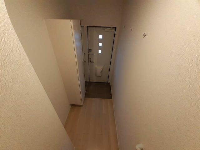 ����9