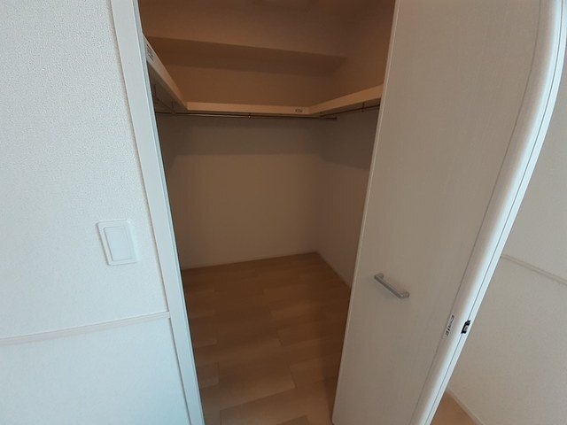 ����8