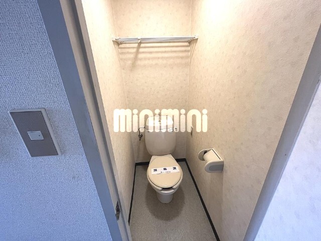 ����4