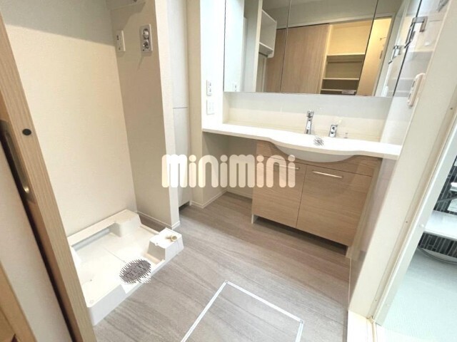 ����16
