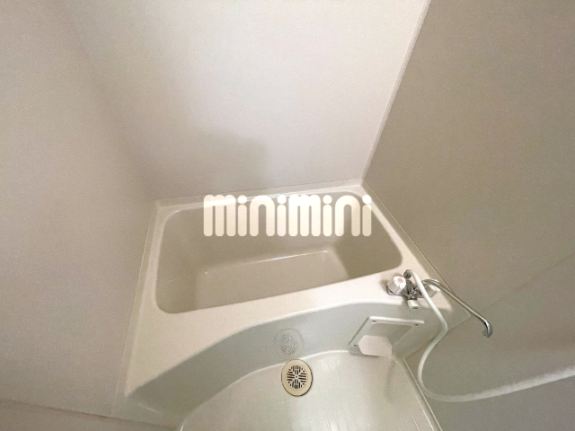 ����15