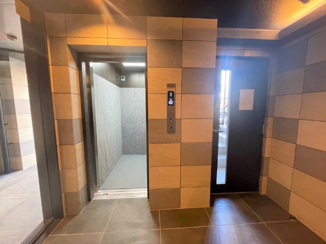 ����11