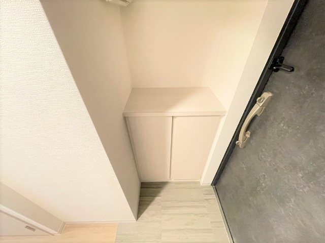 ����8