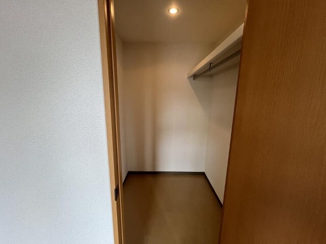 ����8