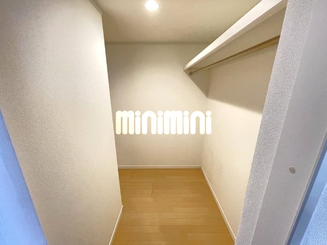 ����8