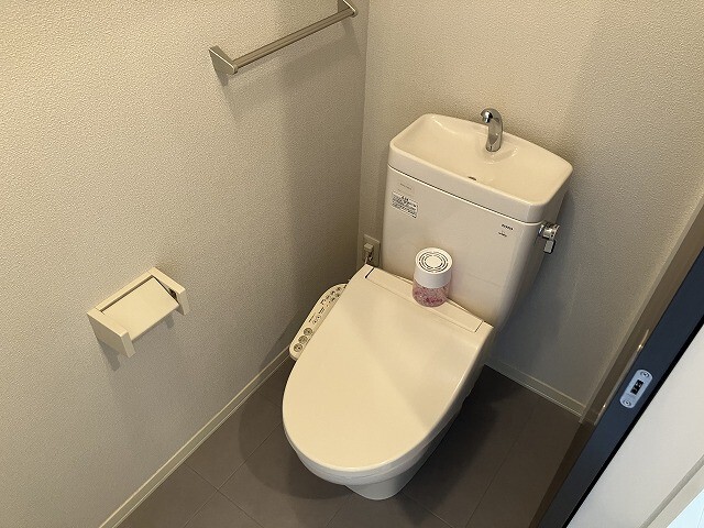 ����8
