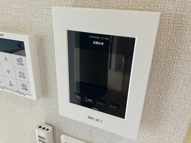 ����12