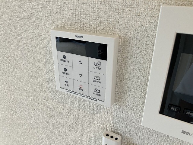 ����21