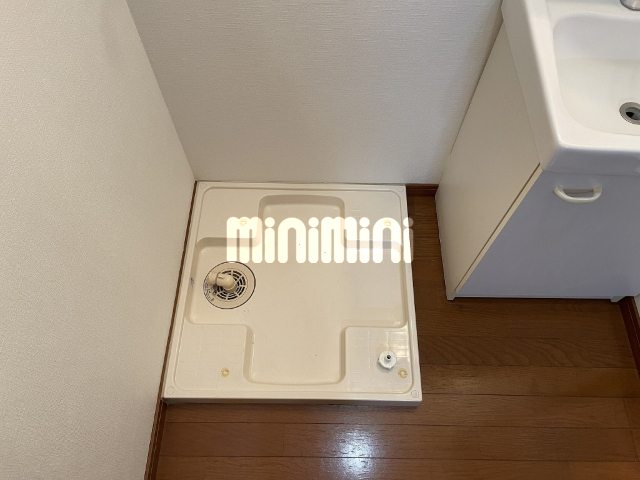 ����9
