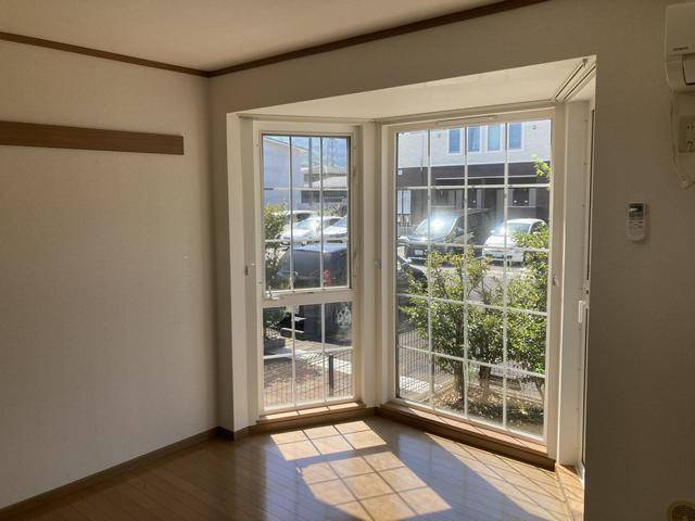����17
