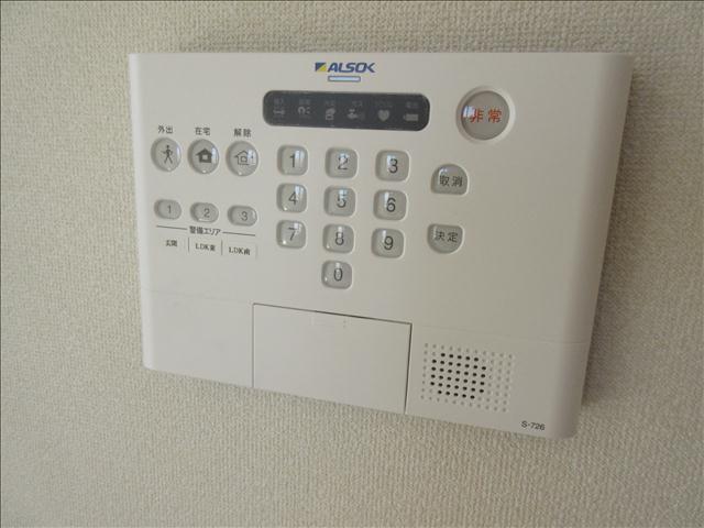 ����12