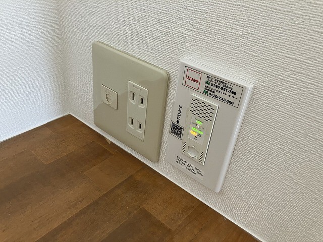 ����20
