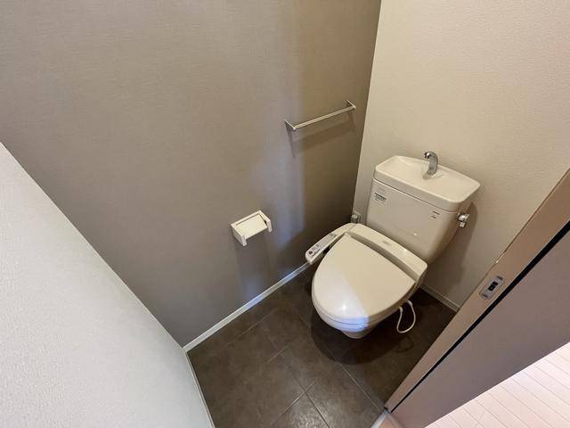 ����8