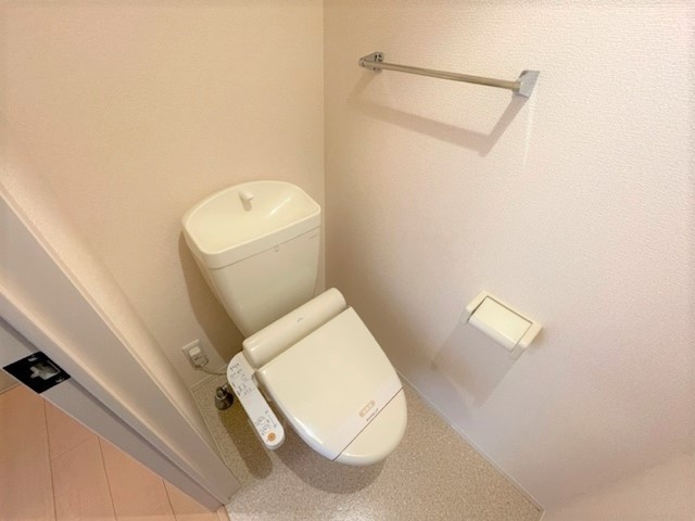 ����9