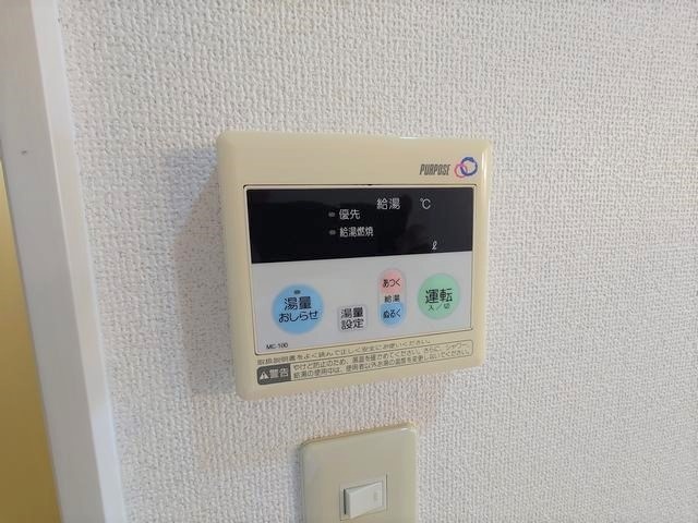 ����15