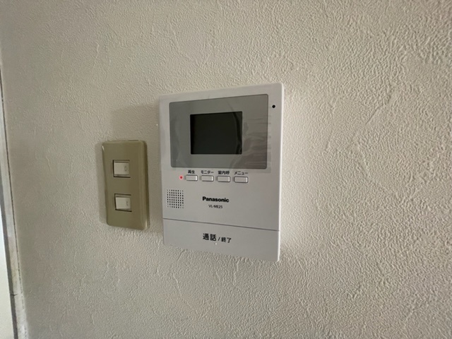 ����10