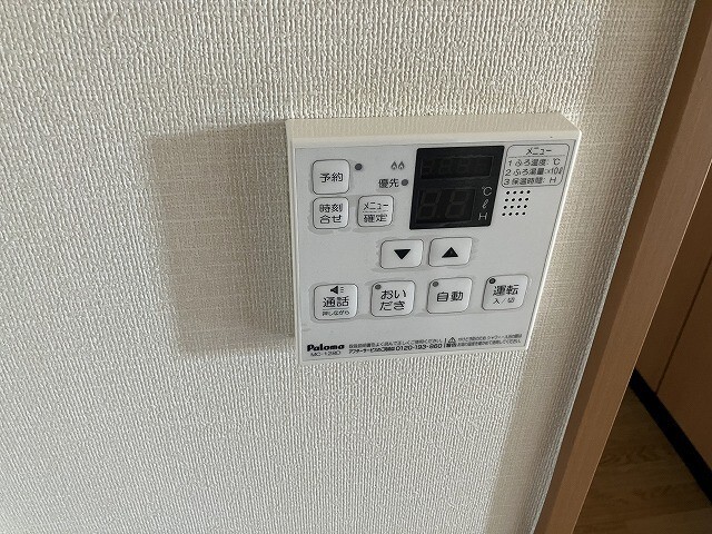����18