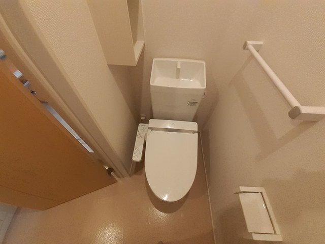 ����9