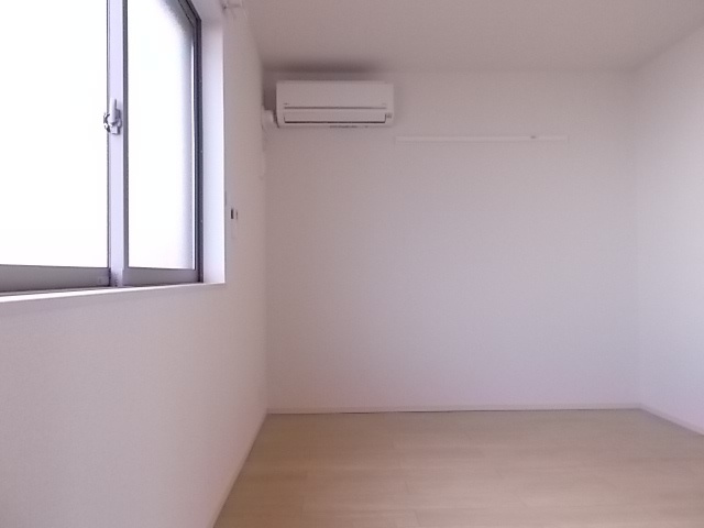 ����4