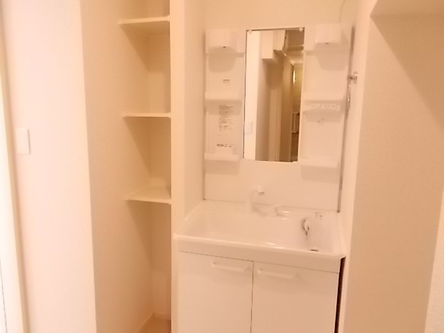 ����8