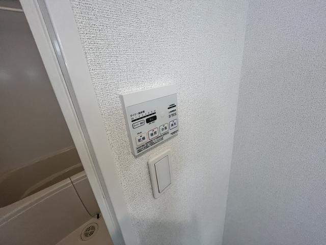 ����17