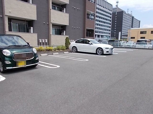 ����12