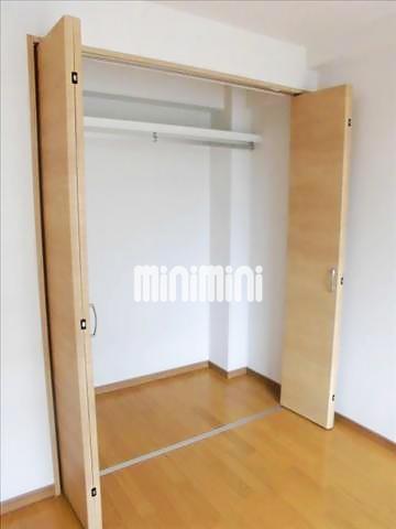 ����12
